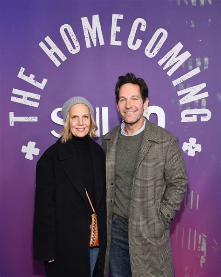 Julie Yaeger Age Difference With Husband Paul Rudd: The Couple Has A Hefty Net Worth